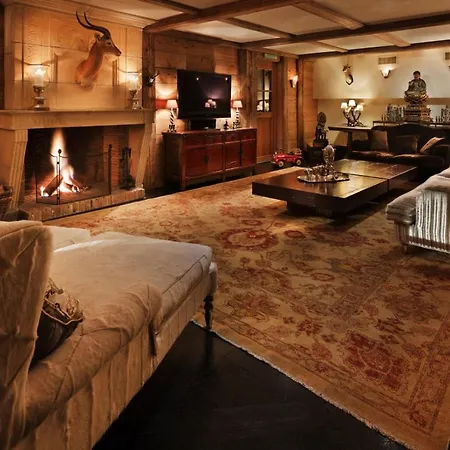 Wonderful Views To The Valley And Of Neighbouring Mountain Peaks Chalet *